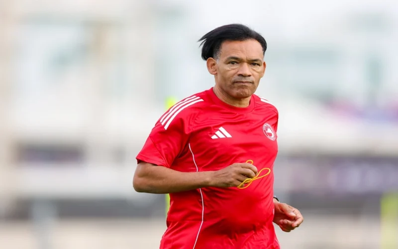 مواجهة قوية أمام الهلال والعين: 5 لقاءات تنتظر مورايس مع الشارقة خلال 20 يومًا